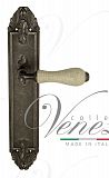 Дверная ручка на планке Venezia Colosseo PASS проходная PL90 (ант. серебро с белой керамикой паутинка)