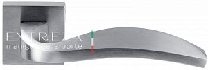 Ручка дверная Extreza Hi-Tech TORI 101 R11 квадратное основание F05 (матовый хром); ?>
