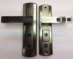 Дверная ручка на планке Master Lock Кватро (автомат) ML-300 левая; ?>