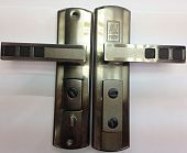 Дверная ручка на планке Master Lock Кватро (автомат) ML-300 правая