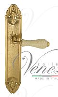 Дверная ручка на планке Venezia Colosseo PASS проходная PL90 (полир. латунь с белой керамикой паутинка)