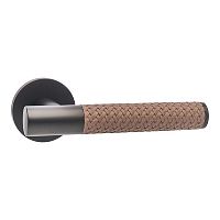 Дверная ручка на круглой розетке GRIFFIX 116 R TECNO LEDER BL/BROWN (черный/коричневый)