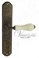 Дверная ручка на планке Venezia Colosseo PASS проходная PL02 (ант. бронза с белой керамикой паутинка)