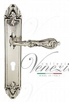 Дверная ручка на планке Venezia Monte Cristo CYL под цилиндр PL90 (натур. серебро + чернение)
