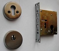 Врезной замок Master Lock 2514 Ц (3 ригеля) под цилиндр