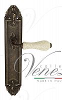 Дверная ручка на планке Venezia Colosseo PASS проходная PL90 (ант. бронза с белой керамикой паутинка)