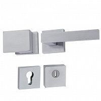 Дверная ручка Tupai 3230/2275 ручка + броненакладка Q квадр. основание (матовый хром/96)